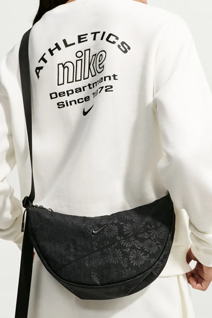 Torebka crossbody Aura 4L Nike Sportswear czarny IQ1268.010