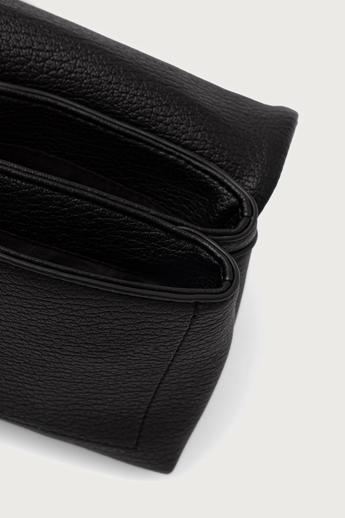 Torebka crossbody damska z imitacji skóry Lola Casademunt czarny MF2604015