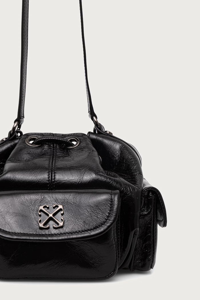 Αξεσουάρ Off-White Dumbo.b Bucket Bag βαλιτσάκι γυναικείο δερμάτινο OWWMY01F26LT01 μαύρο