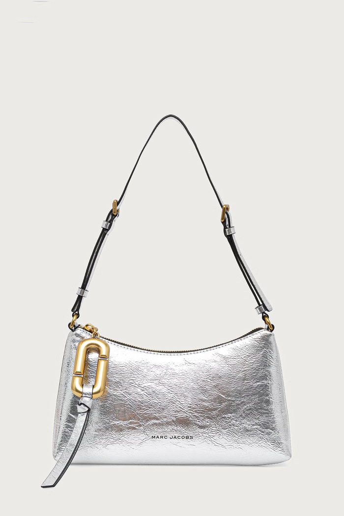MARC JACOBS Crossbody kabelka dámska z imitácie kože POUCH MINI BAG strieborná 2F6SMN017S02