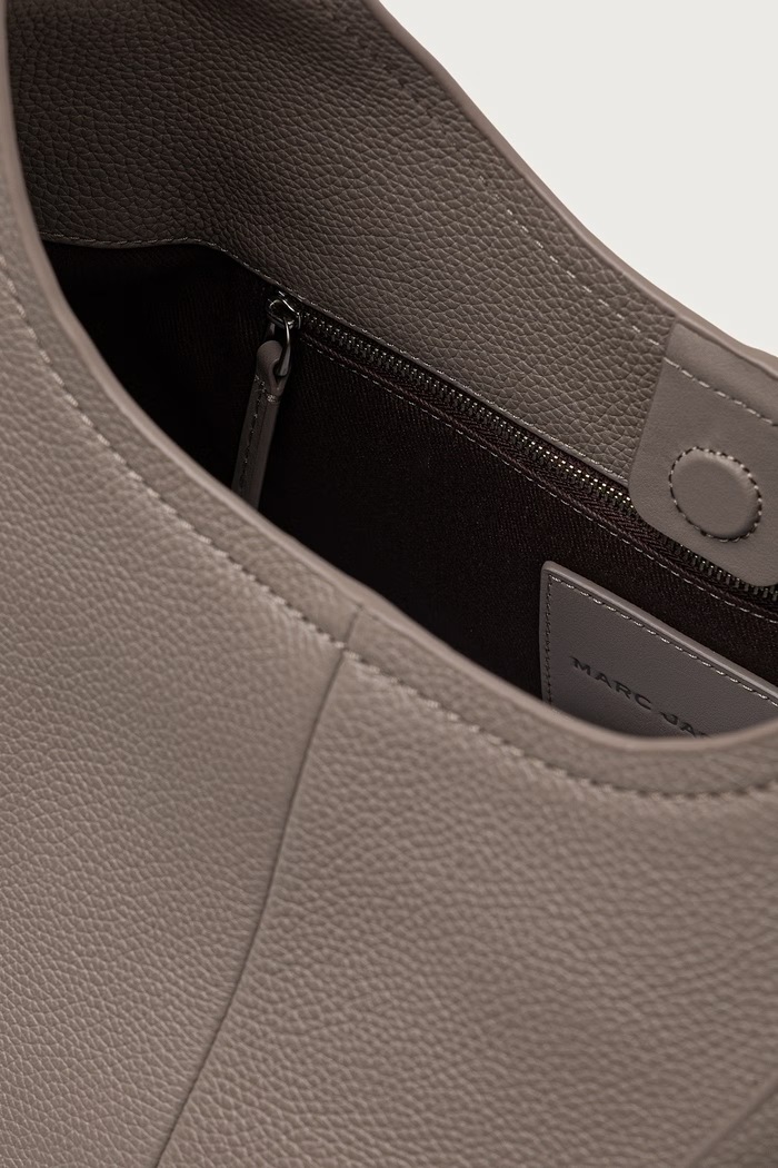 Kabelka typu shopper dámska kožená THE BELTED SACK MARC JACOBS béžová 2P6HSH027H01