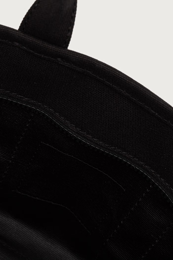 Kabelka typu tote dámska THE SMALL TOTE MARC JACOBS čierna M0016493