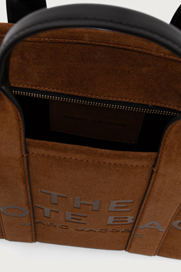 Torebka crossbody damska zamszowa THE SMALL TOTE MARC JACOBS 2F5HTT030H01 brązowy