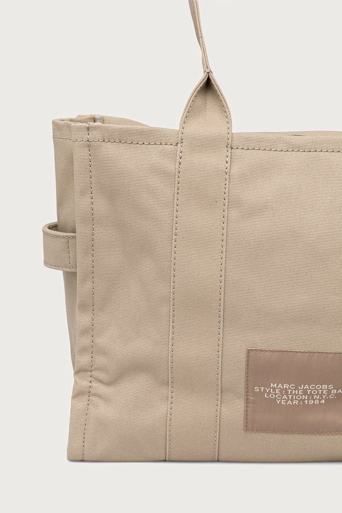 Doplnky MARC JACOBS Kabelka typu shopper dámska bavlnená THE LARGE TOTE M0016156 béžová
