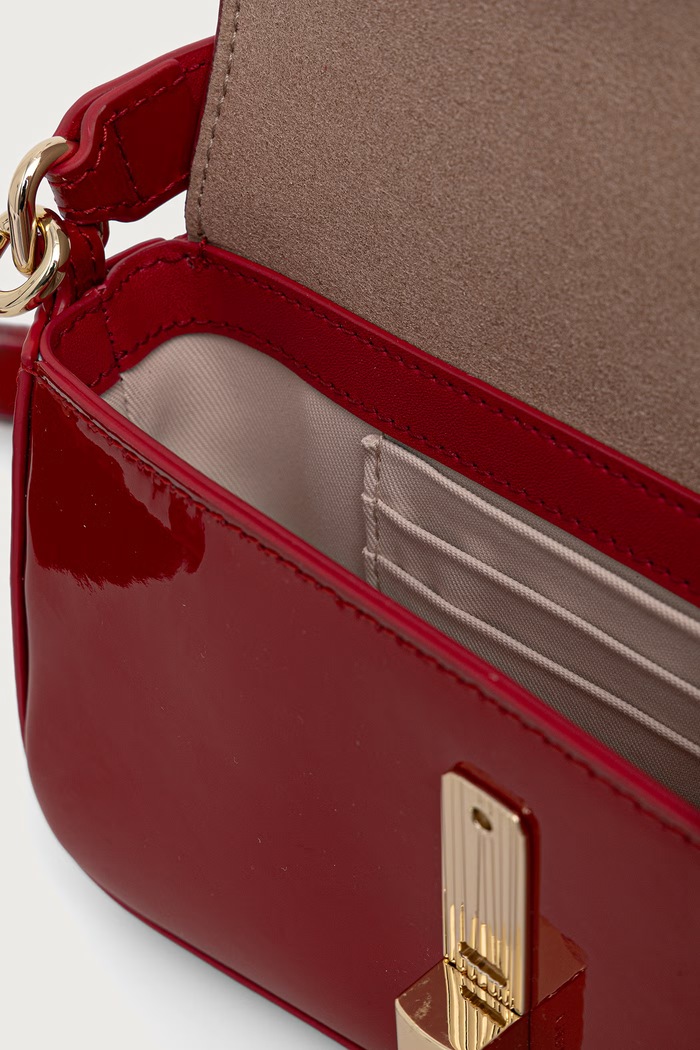 Listonoszka damska skórzana Iride Micro Furla czerwony WE00926.BX0246.RT000