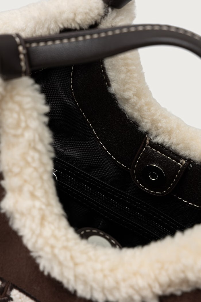 Torebka crossbody damska z imitacji zamszu DKNY brązowy R63ECM60