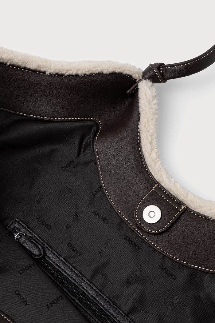 Torebka tote damska z imitacji zamszu DKNY brązowy R63ACE48