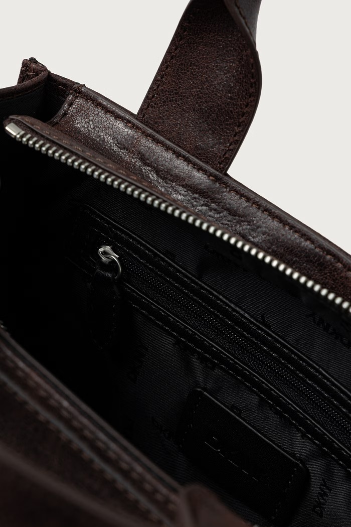 Torebka crossbody damska z imitacji skóry DKNY brązowy R62AZC80