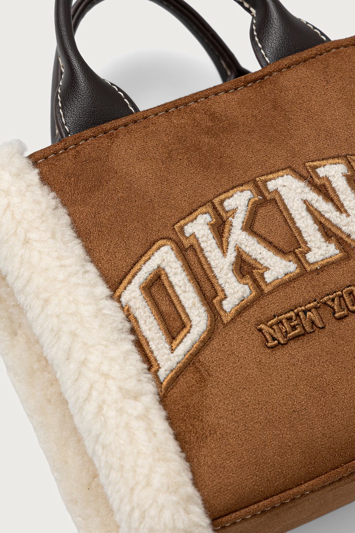 Torebka crossbody damska z imitacji zamszu DKNY R53AYM56 brązowy