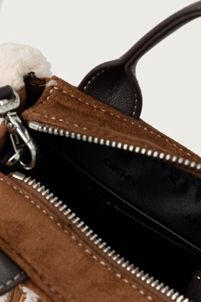 Torebka crossbody damska z imitacji zamszu DKNY brązowy R53AYM56