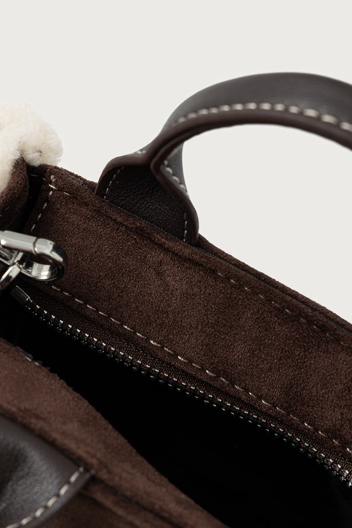 Torebka crossbody damska z imitacji zamszu DKNY brązowy R53AYM56