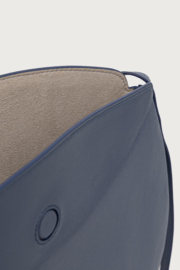 Torebka crossbody damska skórzana Moonstone M Furla niebieski WB01868.BX2269.1685S