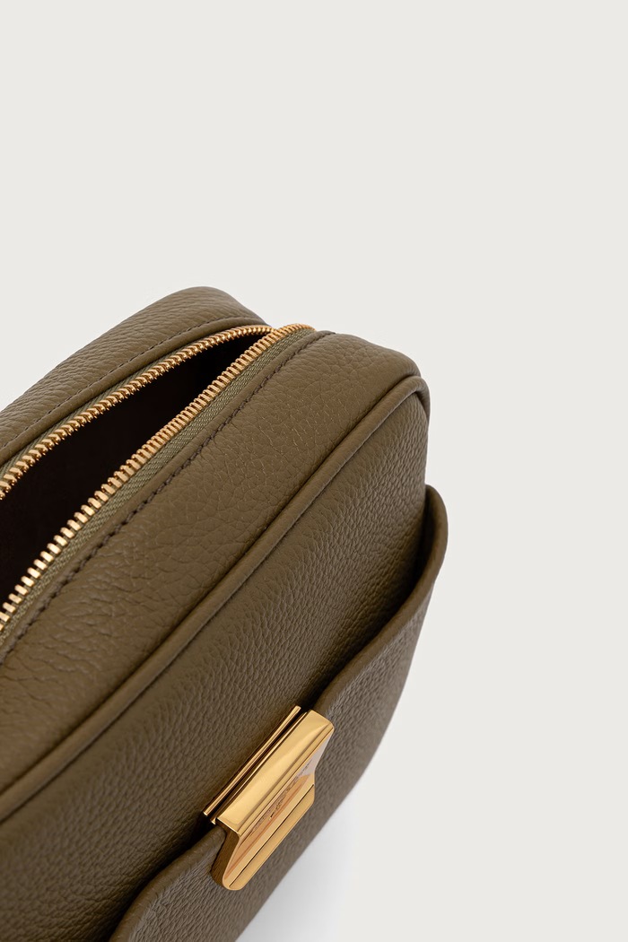 Doplnky Patrizia Pepe Crossbody kabelka dámska kožená 8B0242.L001 zelená