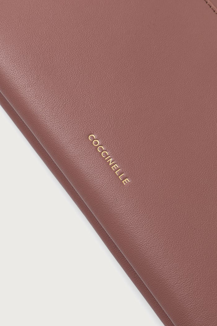Клатч для женщин кожаный Coccinelle E5.VI0.55.01.01 розовый