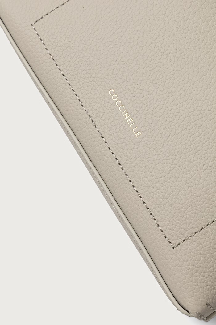 Сумка crossbody для женщин кожаная Coccinelle E5.TOA.55.01.01 бежевый