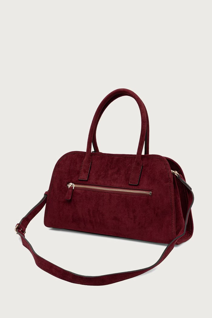 Doplňky Guess taška dámská z imitace semiše SAMANTHA HWSG23.13060 burgundské