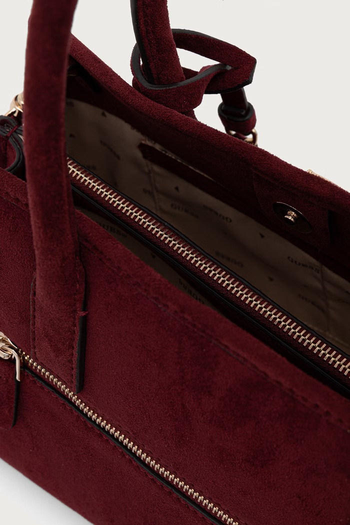 Guess taška dámská z imitace semiše SAMANTHA HWSG23.13060 burgundské