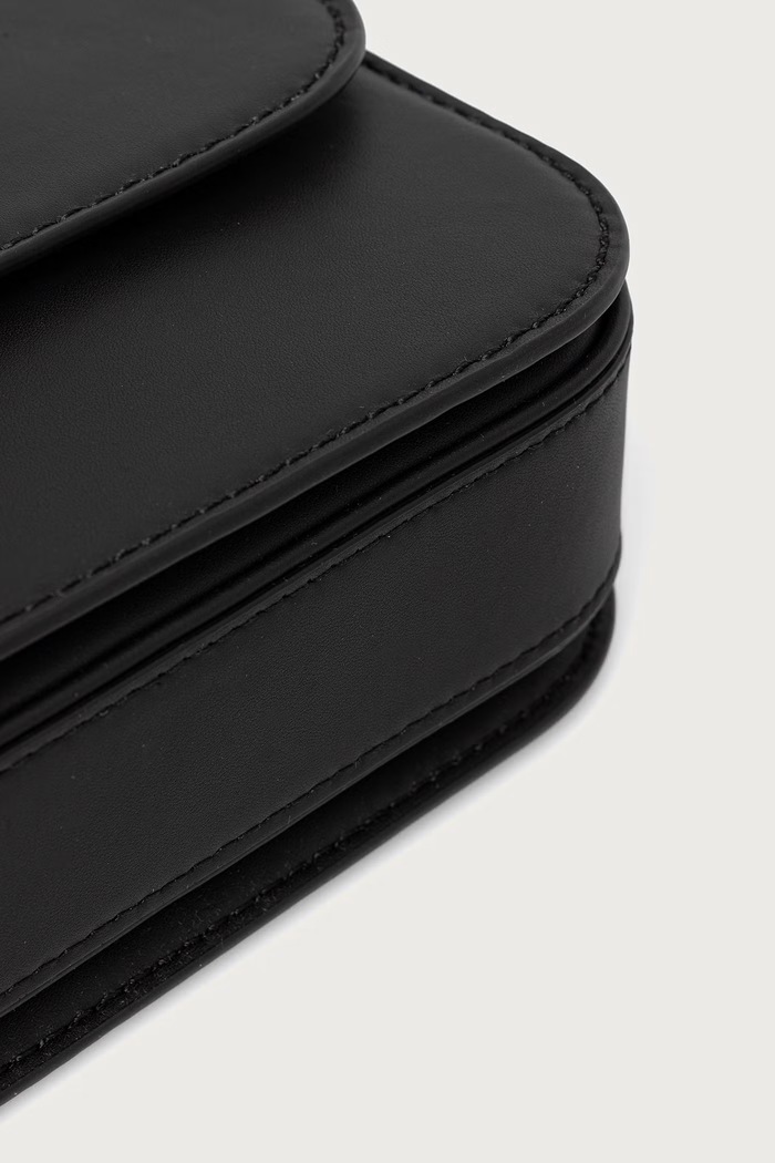 Torebka crossbody damska skórzana WKAPETALI Weekend Max Mara 2625516095600 czarny
