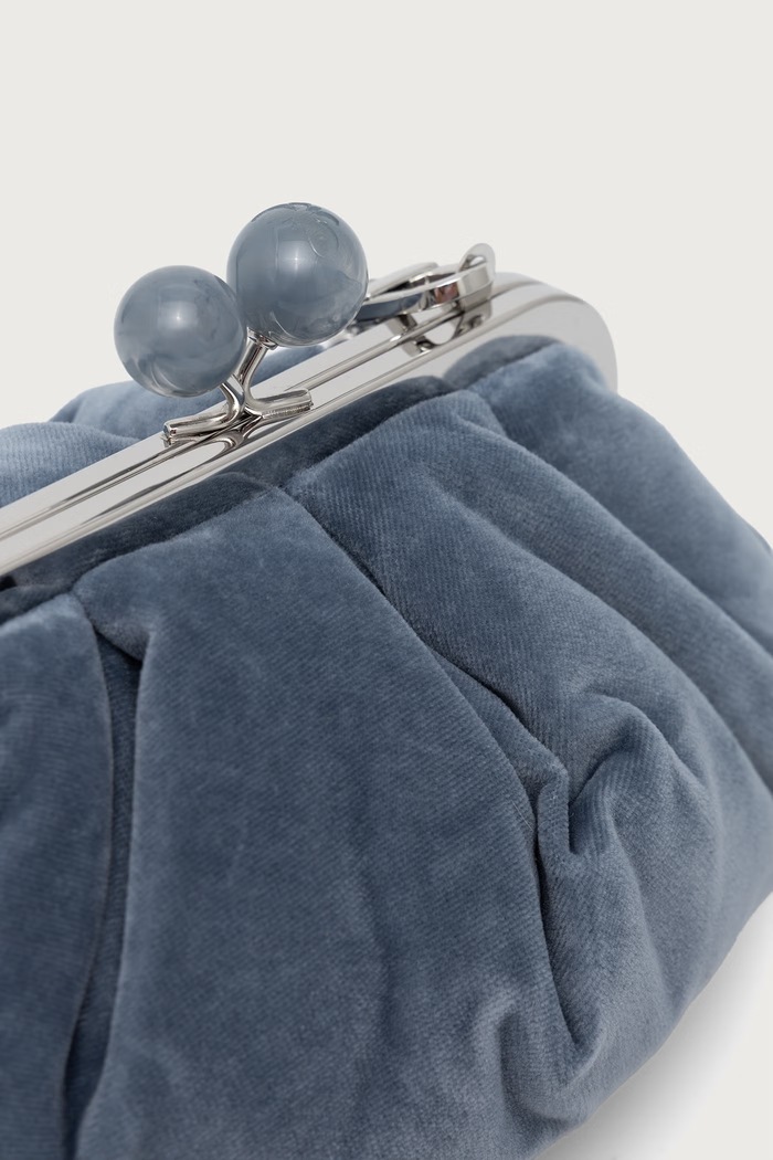 Torebka crossbody damska welurowa WKAGIOCHI Weekend Max Mara 2625516055600 niebieski