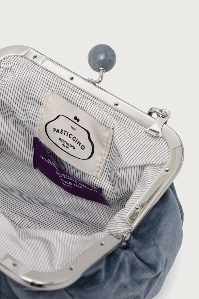 Torebka crossbody damska welurowa WKAGIOCHI Weekend Max Mara niebieski 2625516055600