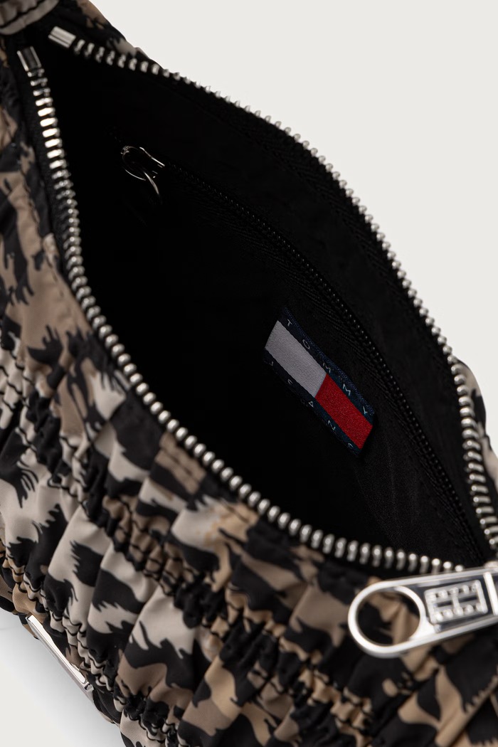 Чанта дамска Tommy Jeans бежов AW0AW19261