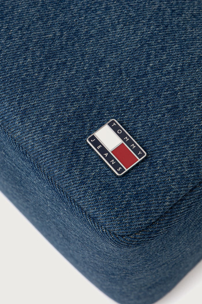 Tommy Jeans torebka crossbody damska jeansowa niebieski AW0AW19084