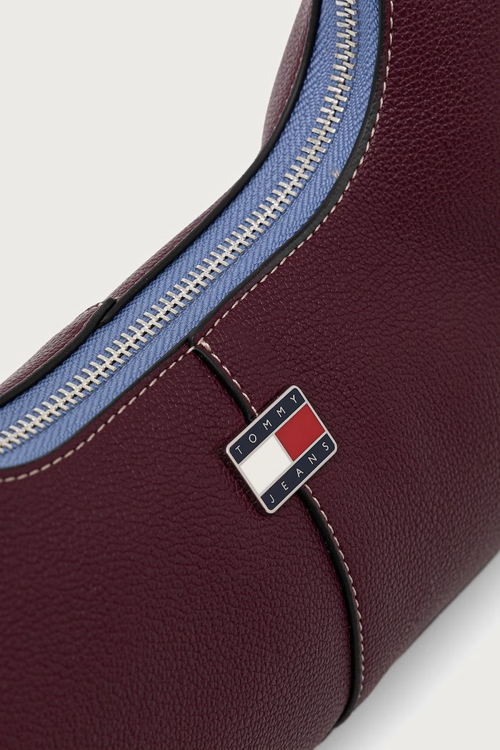 Torebka hobo damska z imitacji skóry Tommy Jeans AW0AW19059 bordowy