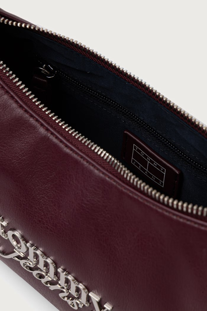 Torebka damska z imitacji skóry Tommy Jeans fioletowy AW0AW19052