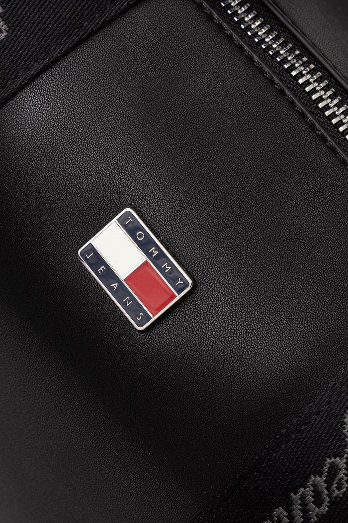 Tommy Jeans crossbody torba za žene od imitacije kože crna AW0AW19044