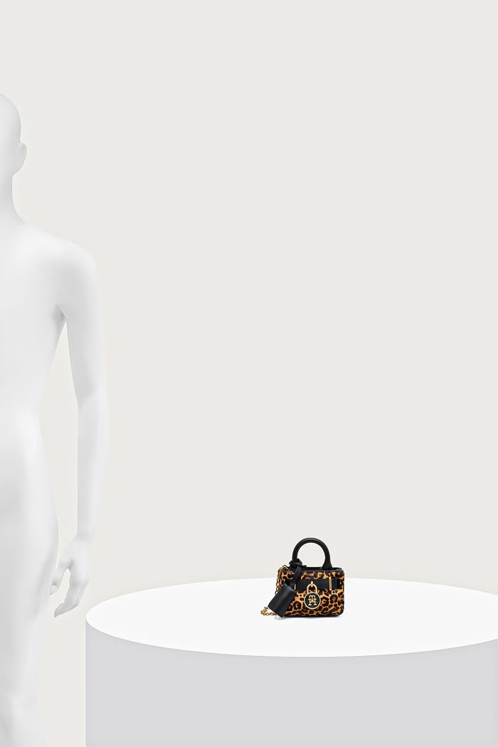 Crossbody torba za žene od kože Tommy Hilfiger smeđa AW0AW18953