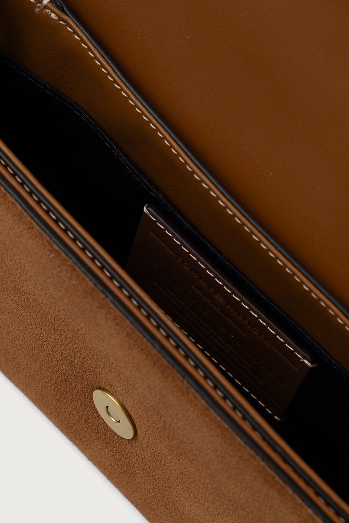 Чанта crossbody дамска от велур Tommy Hilfiger кафяв AW0AW19326