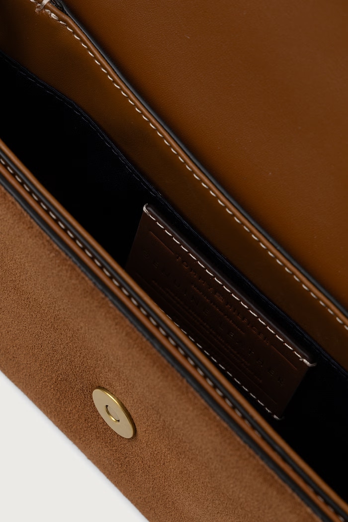 Чанта crossbody дамска от велур Tommy Hilfiger кафяв AW0AW19326