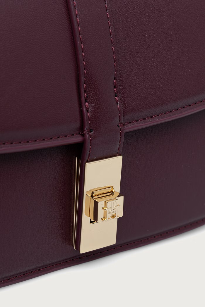 Tommy Hilfiger χιαστί γυναικεία από απομίμηση δέρματος μπορντό AW0AW19321