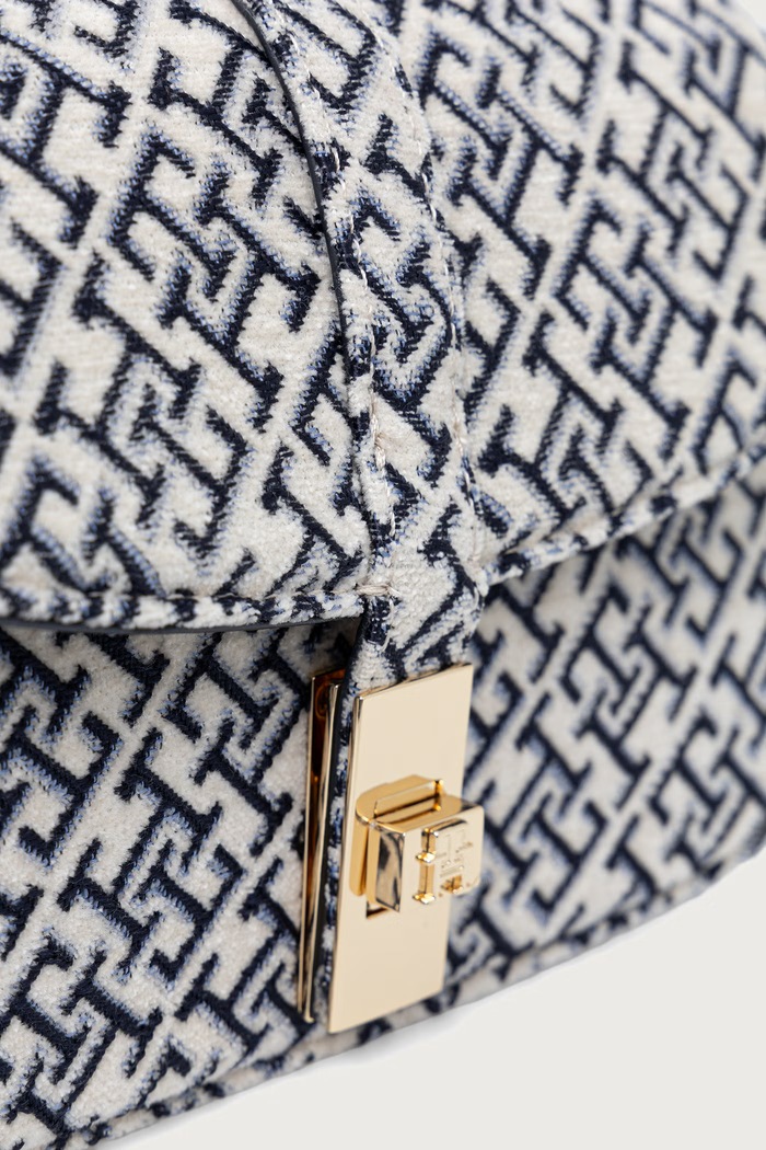 Tommy Hilfiger βαλιτσάκι γυναικείο σκούρο μπλε AW0AW19320