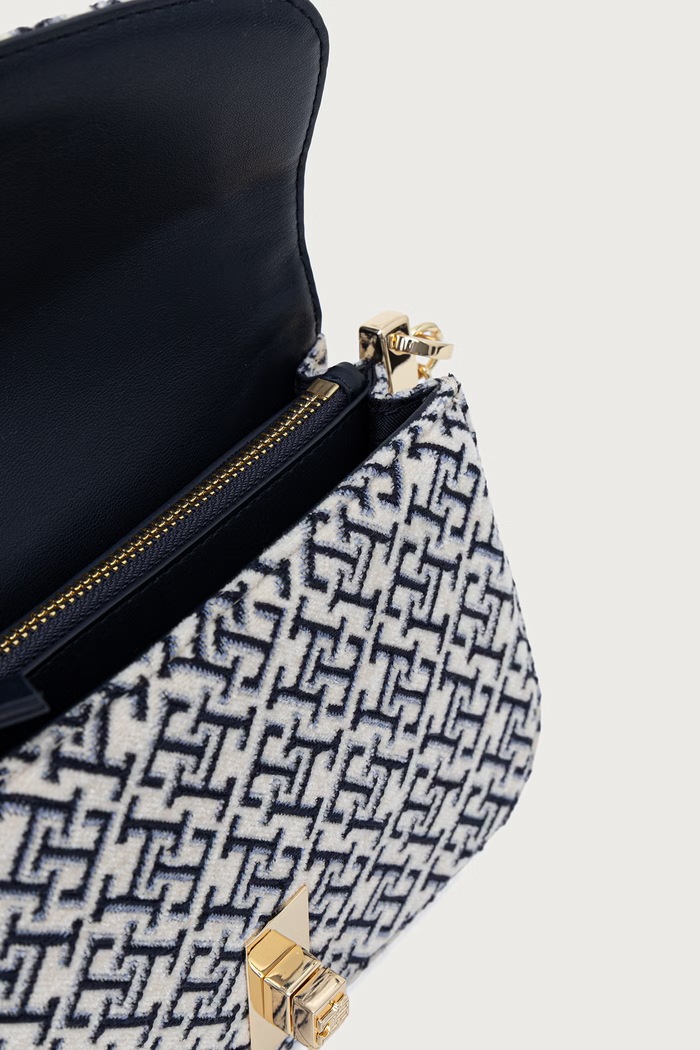 Tommy Hilfiger βαλιτσάκι γυναικείο AW0AW19320 σκούρο μπλε