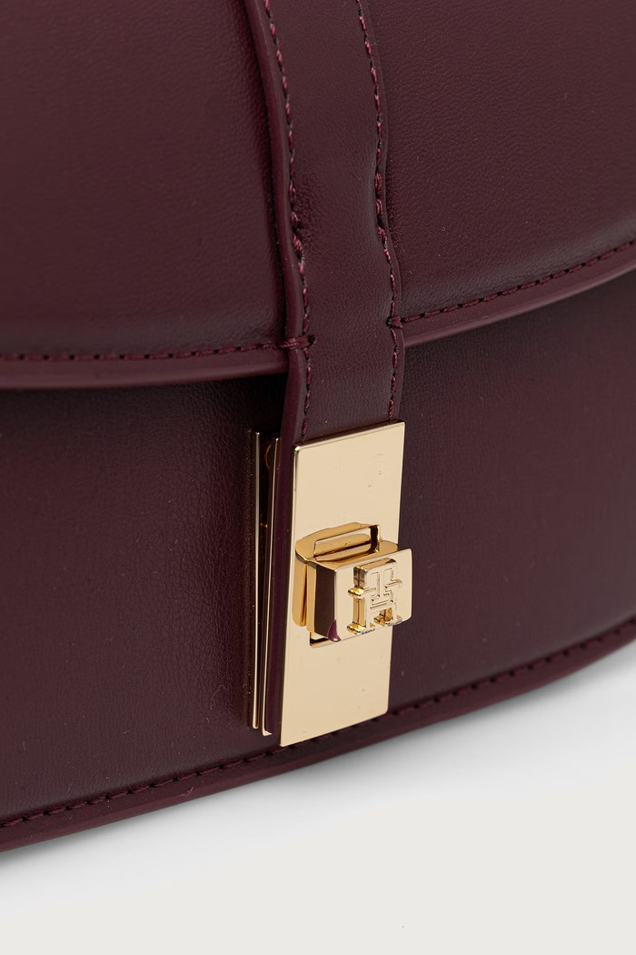 Аксесоари Tommy Hilfiger чанта crossbody дамска от имитация на кожа AW0AW19319 бордо