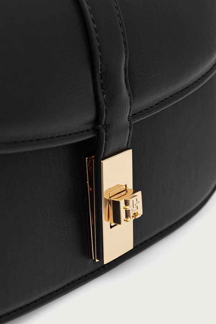 Аксесоари Tommy Hilfiger чанта crossbody дамска от имитация на кожа AW0AW19319 черен