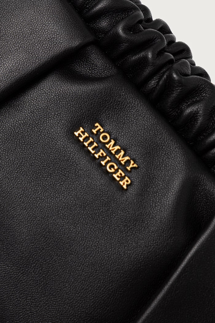 Tommy Hilfiger torebka crossbody damska skórzana czarny AW0AW19221