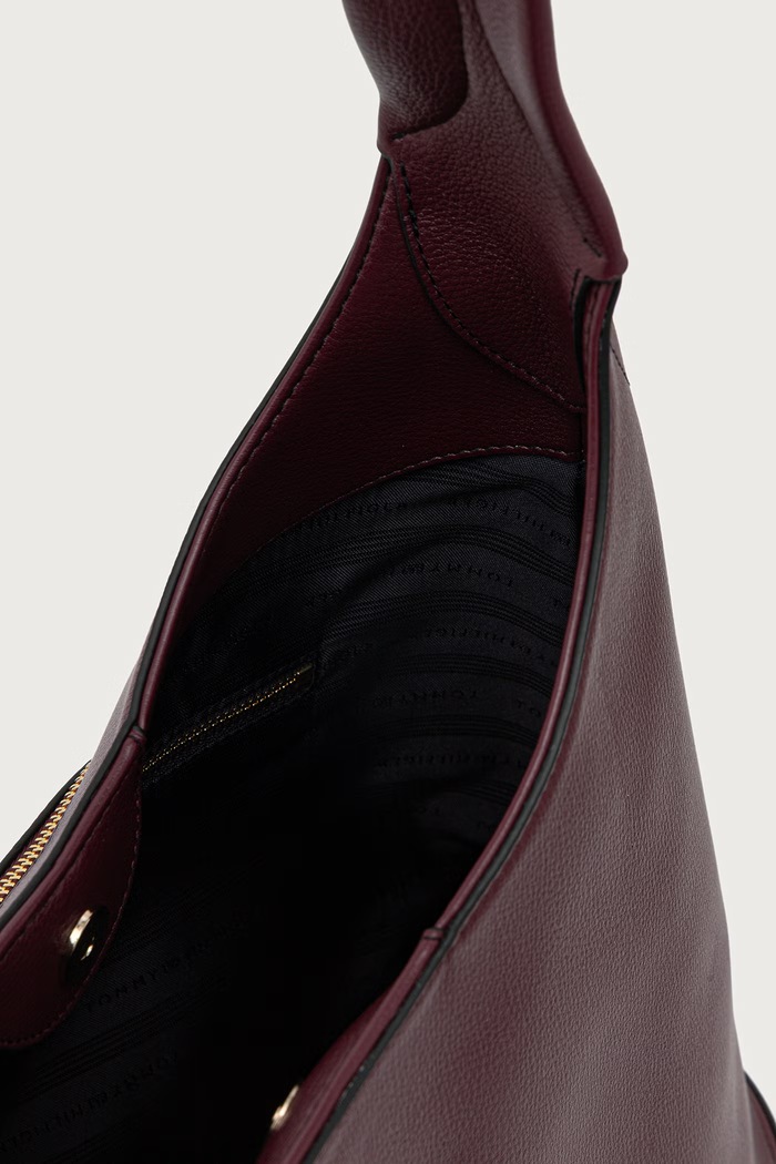 Torebka hobo damska z imitacji skóry Tommy Hilfiger bordowy AW0AW19187