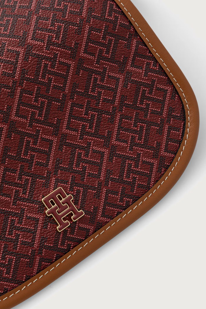 Crossbody kabelka dámska z imitácie kože Tommy Hilfiger AW0AW19172 burgundské