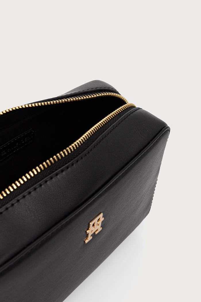 Tommy Hilfiger χιαστί γυναικεία από απομίμηση δέρματος AW0AW19060 μαύρο