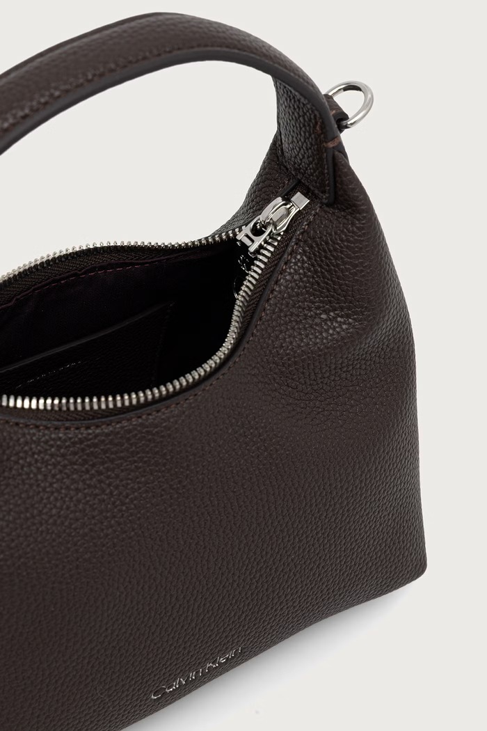 Torebka hobo damska z imitacji skóry Calvin Klein brązowy LV04F3892G