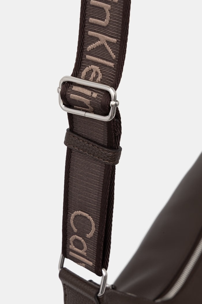 Calvin Klein torebka hobo damska z imitacji skóry brązowy LV04F3891G