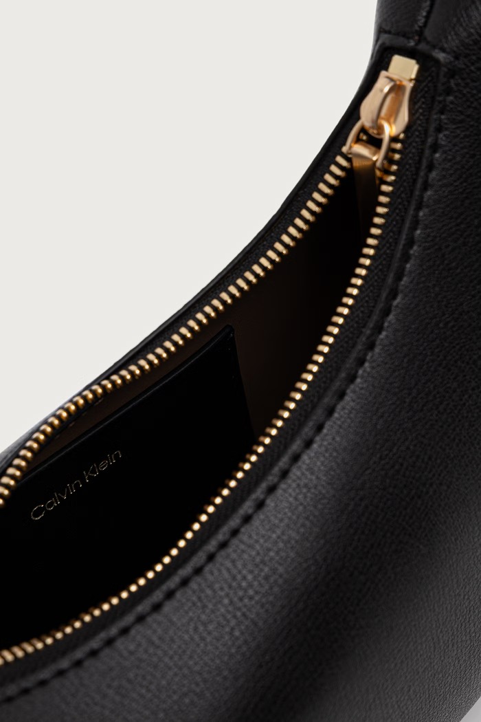 Calvin Klein torebka hobo damska z imitacji skóry LV04F3890G czarny
