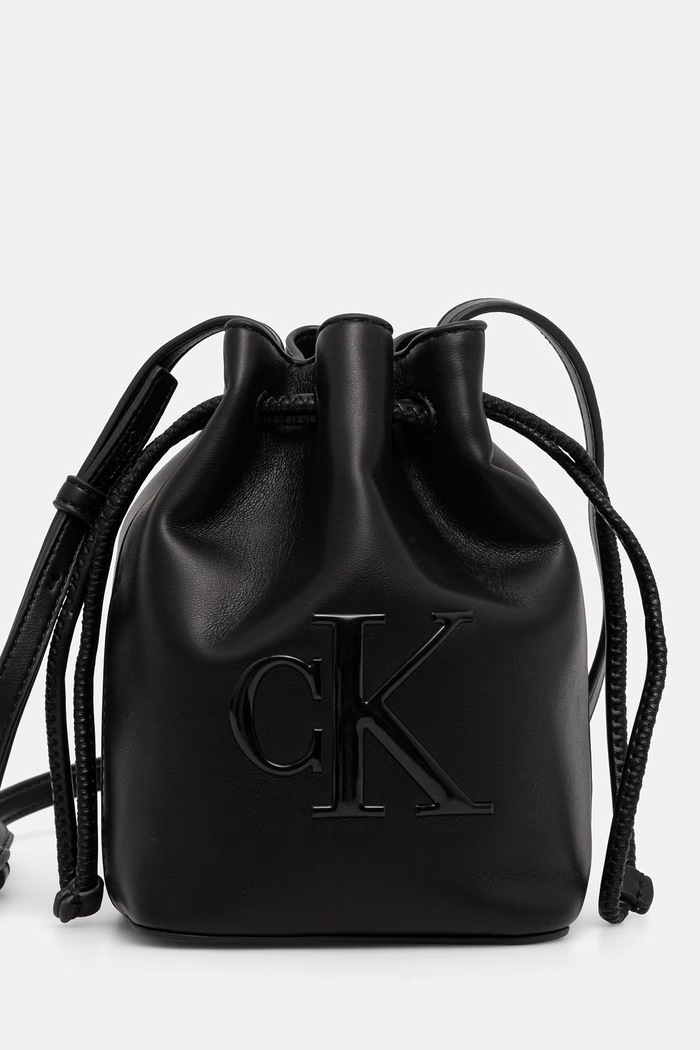Calvin Klein torebka worek damska z imitacji skóry czarny LV04F3870G