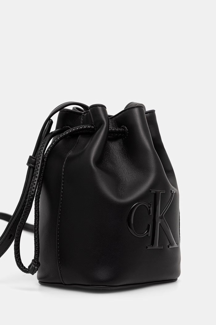 Calvin Klein torebka worek damska z imitacji skóry LV04F3870G czarny AW26