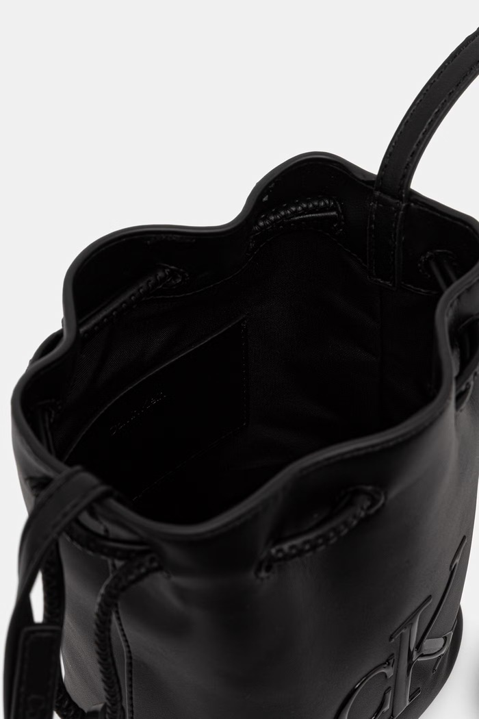 Calvin Klein torebka worek damska z imitacji skóry LV04F3870G czarny