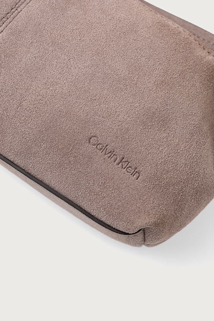 Crossbody torba za žene od brušene kože Calvin Klein LV04F3692G smeđa