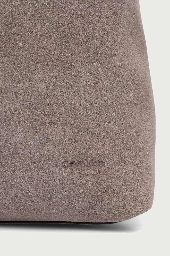 Torebka shopper damska zamszowa Calvin Klein LV04F3690G fioletowy