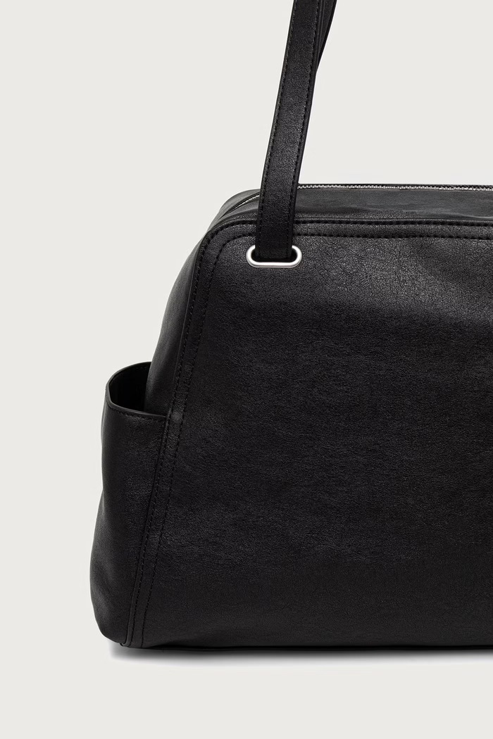 Akcesoria Calvin Klein torebka tote damska z imitacji skóry LV04F3689G czarny